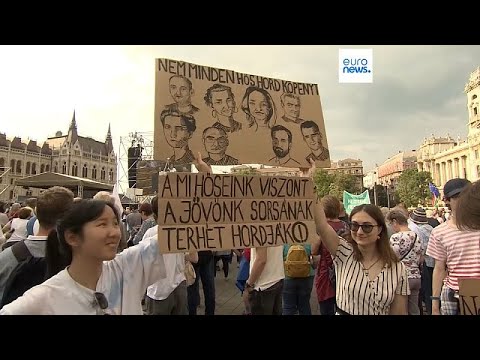 Lehrer am Limit: Massenprotest vor dem Parlament in Budapest